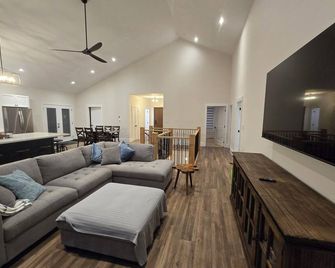 Wheel chair Access, Private Boat Launch - Roseneath - Sala de estar