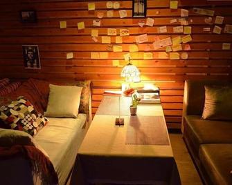 Dengfeng Climb International Hostel - Zhengzhou - Living room