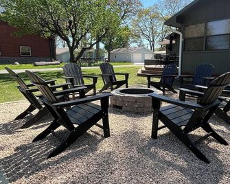 Monkey Island Casita, Grand Getaway - Firepit! - Afton - Patio