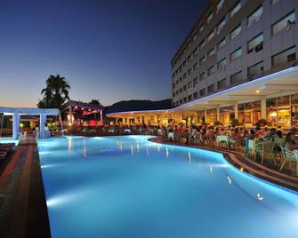 Kirbiyik Resort Hotel - Kargiçak - Pool