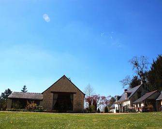 Luxury B&b, Near Saumur, In 18thc Former Wine Estate, Heated Pool - Brion - Edificio