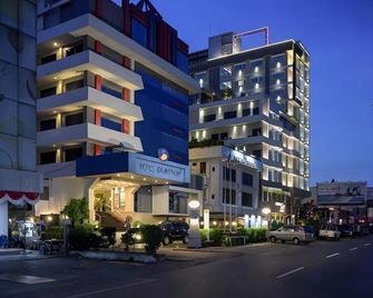 Hotel Gajahmada - Pontianak - Building