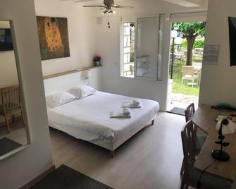 Logis Hotel Grangier - Saint-Sozy - Slaapkamer