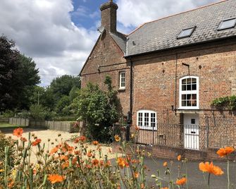 The Old Mill Bed and Breakfast - Wareham - Building