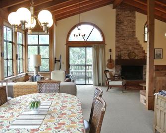 The Cliff House - Expansive Bay Views from an Open & Inviting House - Inverness - Dining room