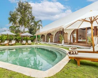 Roh Villas Kuta Lombok - Kuta - Pool