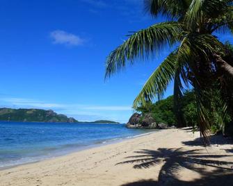 Naqalia Lodge - Wayasewa Island - Beach