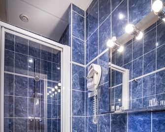 Hotel Charlemagne - Neuilly-sur-Seine - Bathroom