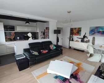 Pleasant 65 m2 garden apartment - Trappes