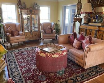 Premier Beach Block W Ocean Views, Pool, Steps From The Sand, Gorgeous Backyard - Sea Girt - Sala de estar