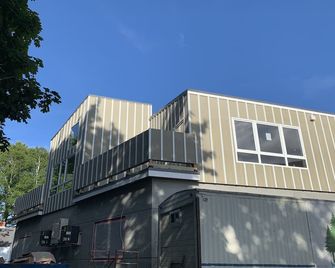 New construction, modern apt in the heart of Kennebunk - Kennebunk - Building