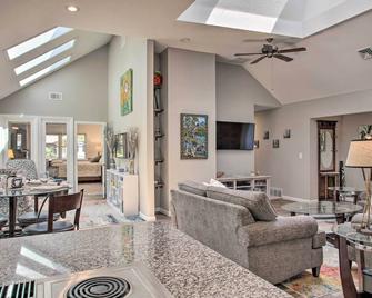 All-Seasons Chewelah Home Fish, Golf and Ski! - Chewelah - Sala de estar