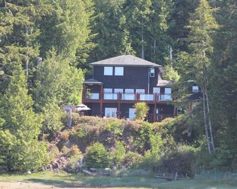 Ucluelet/Ocean/King Cove Suite - hot tub access - Ucluelet - Budova