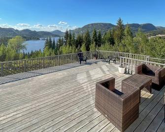 5 bedroom pet friendly home in Eiken - Tingvatn - Balcón