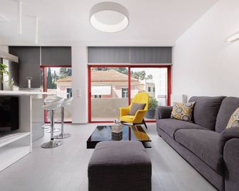 A Luxury Retreat in Corfu Town by Konnect, Two-Bedroom Apartment - Corfu - Living room