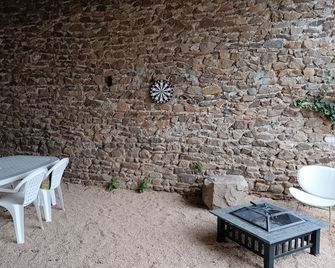 Un petit nid à la campagne - Lavaudieu - Innenhof
