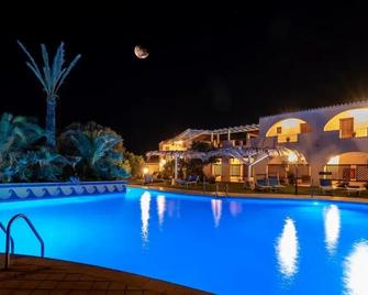 Hotel Luci Del Faro - Calasetta - Pool