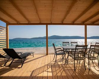 Amadria Park Deluxe Mobile Home - Шибеник - Балкон