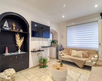 Les Pivoines Magiques - Maison avec garage - Marquise - Living room