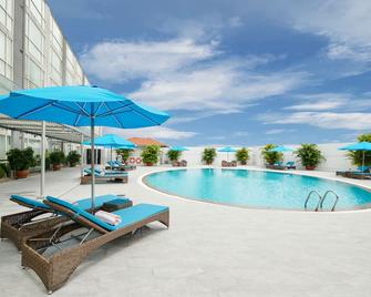 Eastin Grand Hotel Saigon - הו צ'י מין סיטי - בריכה