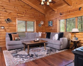 Modern Treetop Log Cabin in the Heart of Schroon Lake - Schroon Lake - Sala de estar