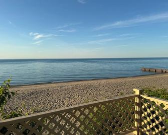 Long term rental on the lake front - Sarnia - Beach