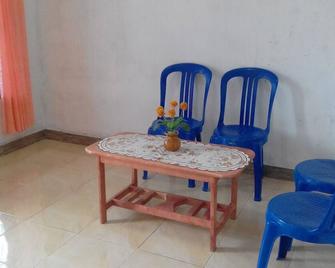 A small house in Sorong City - Sorong - Wohnzimmer