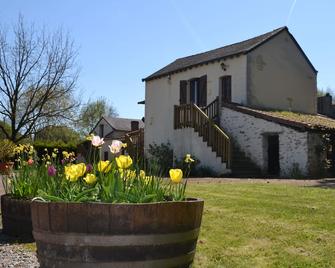 Group Accommodation In The Heart Of The Vineyards - Bellevigne-en-Layon - Edificio
