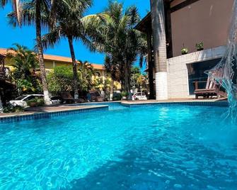 سولار دا برايا بوسادا - اررايال دو كابو - حوض السباحة