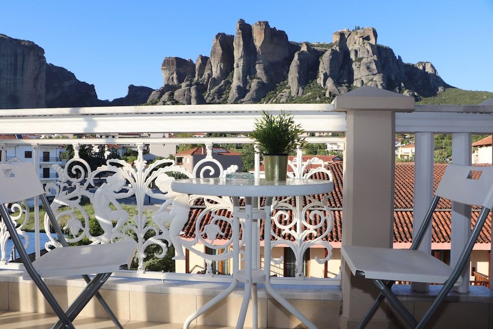 Hotel Kosta Famissi - Kalabaka - Patio