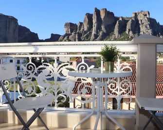 Hotel Kosta Famissi - Kalabaka - פטיו