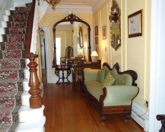 Governor's Mansion Inn - Miramichi - Wohnzimmer
