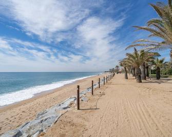 Homeholidaysrentals Sampai - Costa Barcelona - Pineda de Mar - Strand