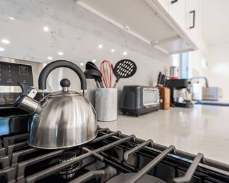 Charming 2-bedroom house with WiFi and AC in Rosemead - Rosemead - Kitchen