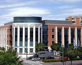 Bungalow w/Bunks close to ODU, Naval Base & Downtown! - Norfolk - Edificio