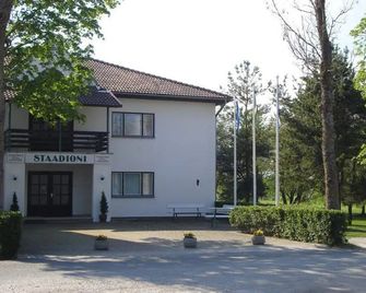 Staadioni Hotel - Kuressaare - Building