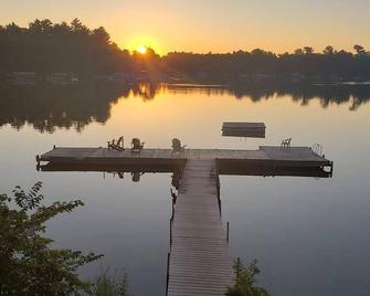 Cottage Chic on Waupaca's Chain O'Lakes - Waupaca - Вигляд зовні
