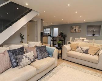 The bungalow at 46 Church St - Chorley - Living room