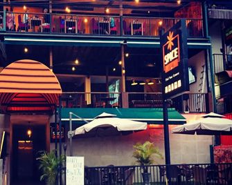Spice Ella - Ella - Edificio