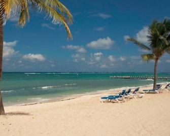 Beach Front 2 bdrm/2 bath Villa CastAway Cove Resort 1st Floor - East End - Strand