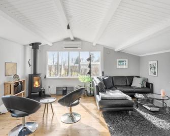 Two-Bedroom Holiday Home In Jagerspris - Jægerspris - Sala de estar