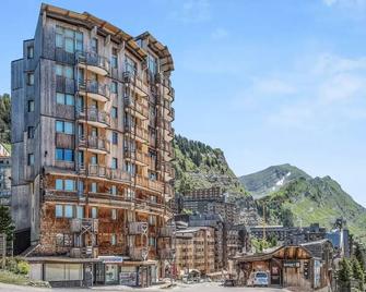 Résidence Pierre & Vacances Les Fontaines Blanches - Morzine - Building