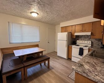 Cozy Corner at College Center of Town Sleeps 4 - Idaho Falls - Bucătărie