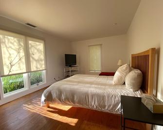 Modern 3 Bedroom Wine Country Home Near Yountville - Oakville - Bedroom