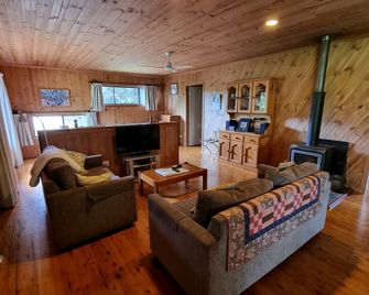 Bellthorpe Stays - Maleny - Wohnzimmer