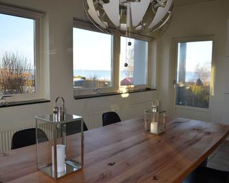 Holiday home with beautiful sea view (near Angelholm and Kullaberg \/ Moelle) - Ängelholm - Sala pranzo