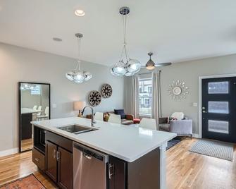 Modern Jefferson Park Duplex! Minutes to Downtown, Aquarium, Lohi and Highlands - Denver