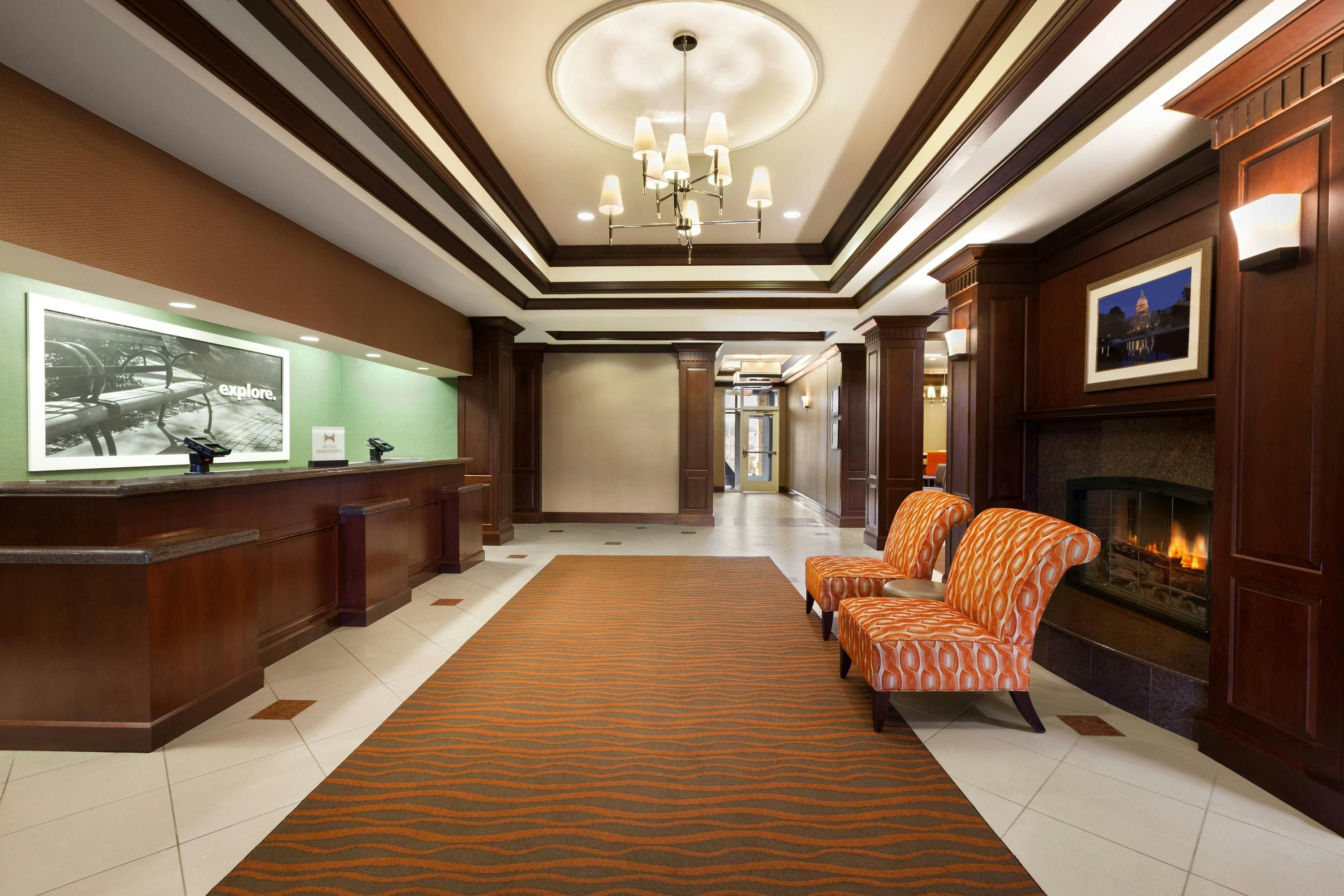 Hampton Inn & Suites Washington-Dulles International Airport - Sterling - Lobby