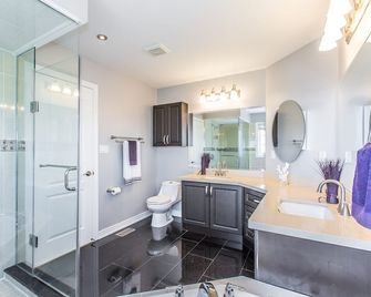 Amazing Spacious house in heart of Richmond hill - Richmond Hill - Bad