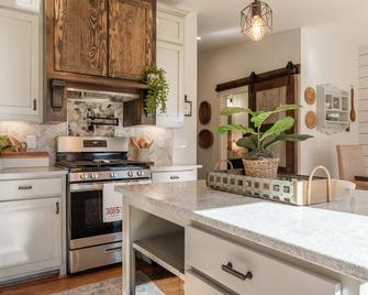 Private Pool & Hot-tub! Walk Downtown; Large Porch; King Beds; Spacious - Monroe - Kitchen